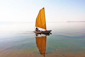 barca a vela trimarano