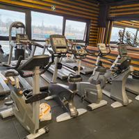 attrezzi per palestra