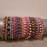 Bracciali di perline colorate leggere descrizione