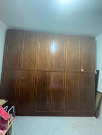 Armadio, macchina da cucire, comò e comodini