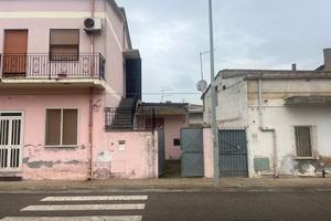 Villaspeciosa indipendente con giardino