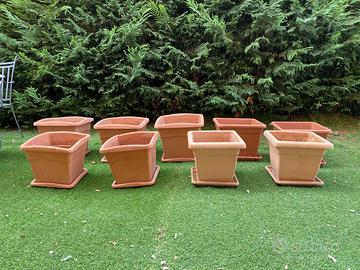 9 grandi vasi L. 40 cm x H. 35 cm con sottovasi