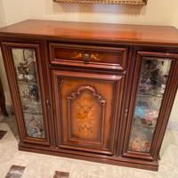 Mobile con vetrina e specchio