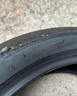 Gomme moto slick