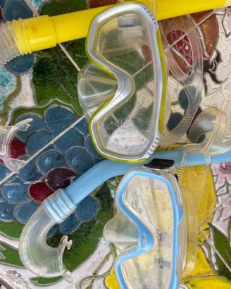 Maschere per snorkeling con boccaglio
