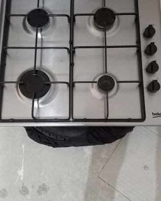 piano cottura a gas e lavello cucina