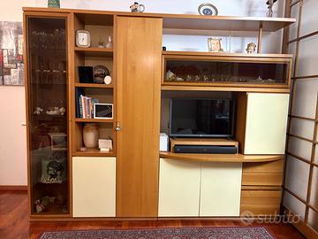 Mobile soggiorno in legno massello con vetrina