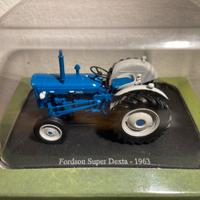 Modellino Trattore epoca Fordson super dexta