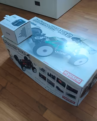 Kyosho Inferno MP10e 1:8 Buggy + Caricabatterie NU