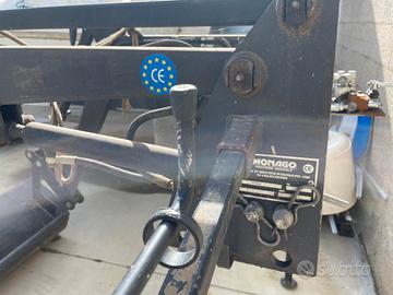 Caricatore frontale per trattore medio piccolo