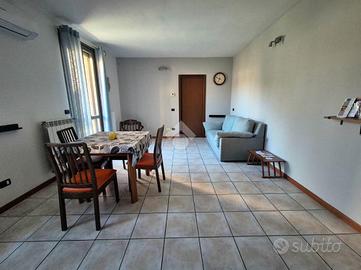 2 LOCALI A CORNATE D'ADDA