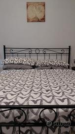 giroletto in ferro battuto di colore nero