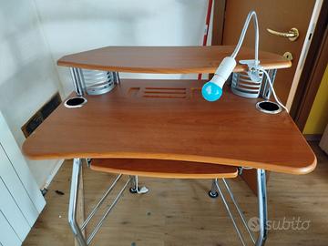 Scrivania compatta