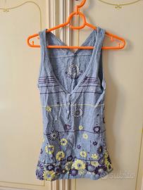 T shirt scollo a V avanti e dietro.  Clockhouse