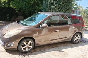 auto Renault Grand Scènic III 1.9 DCI