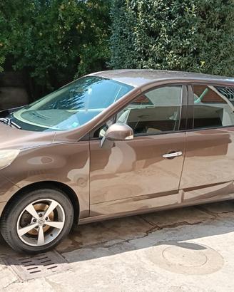 auto Renault Grand Scènic III 1.9 DCI