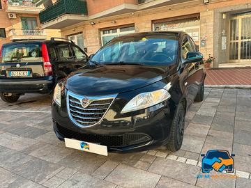 Lancia Ypsilon 5 Porte Ypsilon 1.2 8v Silver 69 cv
