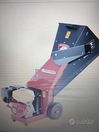 Biotrituratore cippatrice a scoppio Ceccato 