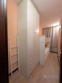 Mobili e letto a castello