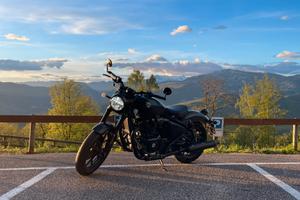 Royal Enfield Shotgun 650 custom