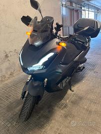 Honda ADV 350 con bauletto e tucano