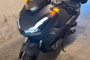 Honda ADV 350 con bauletto e tucano