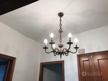 Lampadario antico in ottone a sei luci.