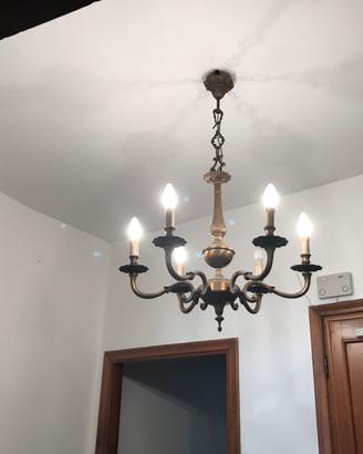 Lampadario antico in ottone a sei luci.