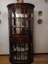 Elegante Vetrina a Mezzaluna in Radica di Noce