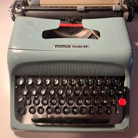 Macchina da scrivere Olivetti Studio 44