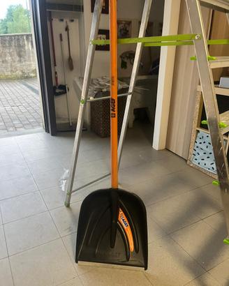 Pala per spalare neve