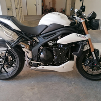 Triumph speed triple 1050 2011 (no abs)