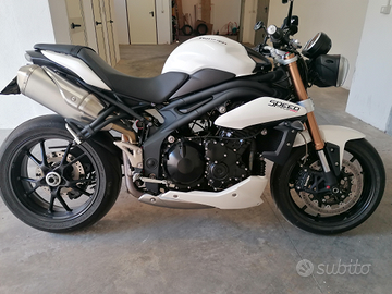 Triumph speed triple 1050 2011 (no abs)