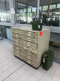 Cassettiera in metallo