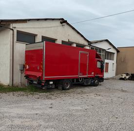 camion Iveco Eurocargo euro 6 con sponda