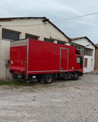 camion Iveco Eurocargo euro 6 con sponda