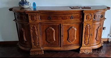 credenza in noce + tavolo e sedie
