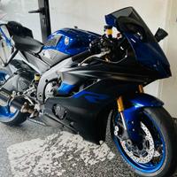 Yamaha YZF R6 ACCESSORIATA CON SCARICO ARROW 12 ME