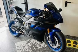 Yamaha YZF R6 ACCESSORIATA CON SCARICO ARROW 12 ME