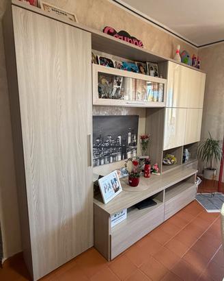 parete soggiorno,  credenza, divano, tavolo sedie