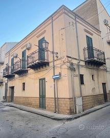 Casa indipendente con magazzino - centro Realmonte