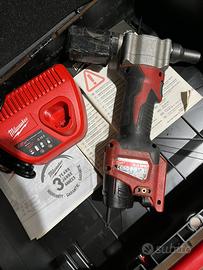 Rivettatrice Milwaukee m12