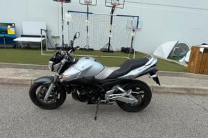 Suzuki gsr 600