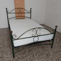 Letto anticato da 1 piazza e 1/2