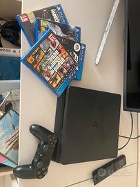 Ps4 con 4 giochi e controller
