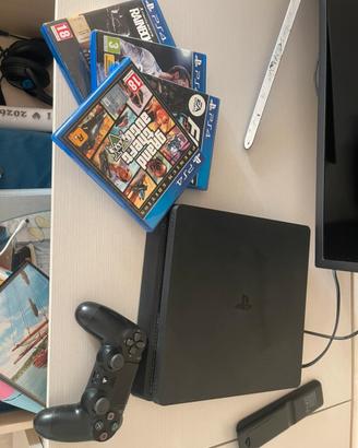 Ps4 con 4 giochi e controller