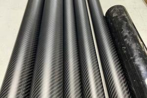 Pali e componenti in carbonio su misura