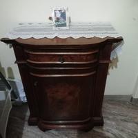 mobile in legno massello 