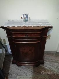 mobile in legno massello 