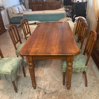 Tavolo con 6 sedie in noce